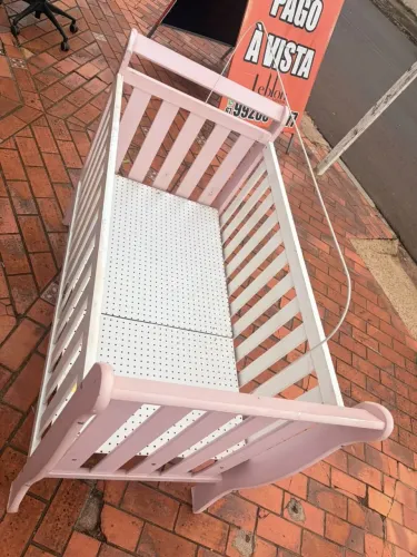 Berço infantil menina rosa com branco usado marcas de uso ((ENTREGO GRATIS))