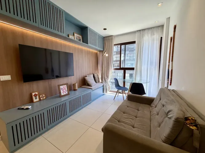 Apartamento mobiliado, decorado, 1/4 e sala, 1 vaga, Barra.