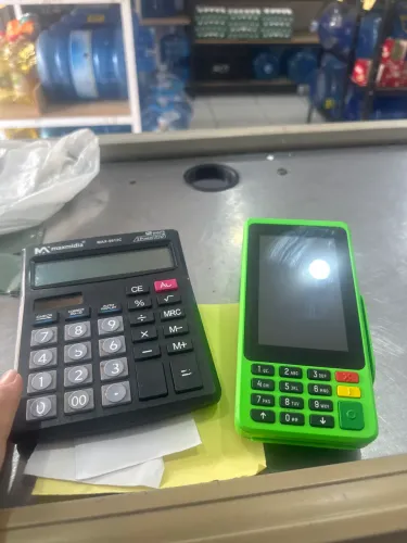 Procuro atendente de caixa meio período!