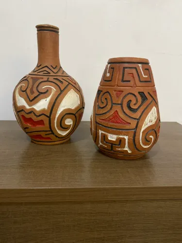 Vasos de barro Marajoara