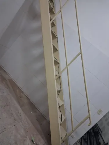 Escada de metal 4,20 de comprimento por 2,80 de altura
