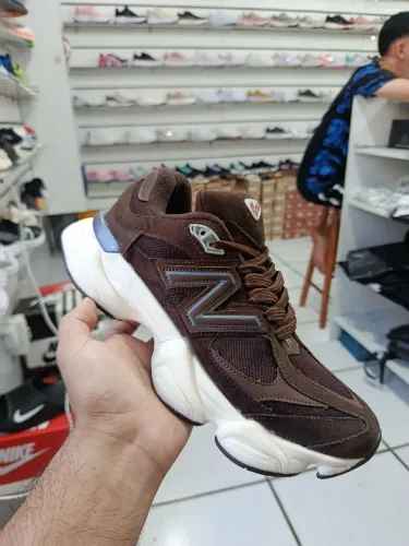 TÊNIS NEW BALANCE 9060 PREMIUM TAMANHO 40
