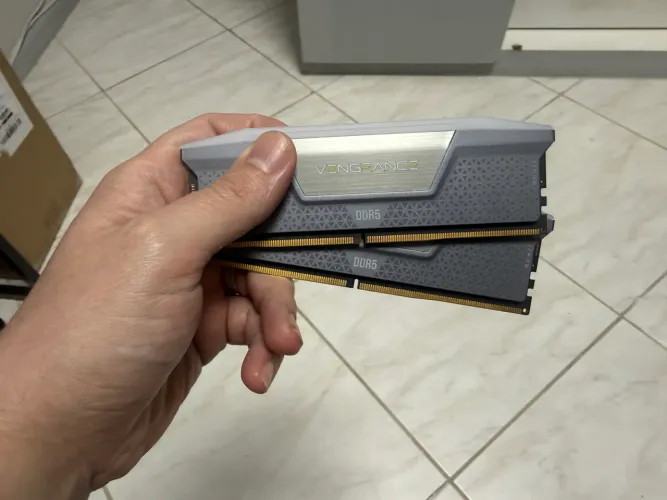 Ddr5 2x16gb total 32gb 5600 corsair vengeance rgb