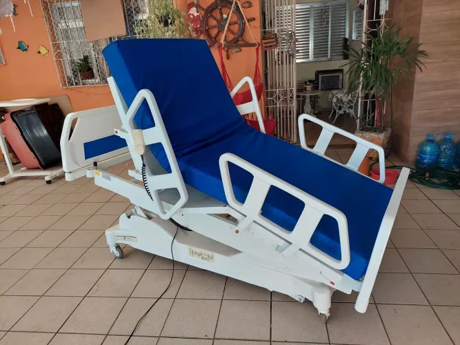 Cama hospitalar elétrica 8 p,poltrona,lindíssima. 