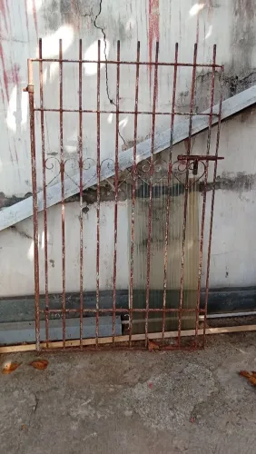 Portão social 1,80 m por 1 de largura