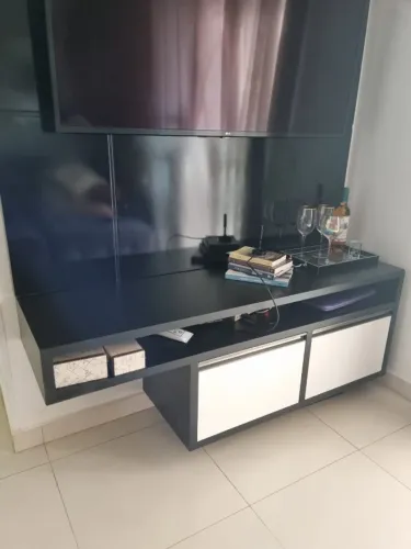Rack preto fosco e branco- não inclui o painel preto da foto