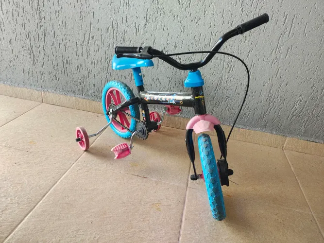 Bicicleta infantil com rodinhas