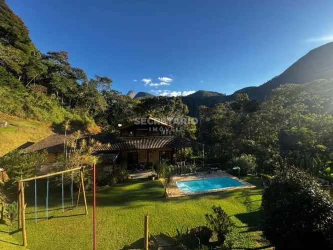 Casa com 5 dormitórios à venda, 392 m² por R$ 2.400.000,00 - Pedro do Rio - Petrópolis/RJ