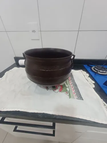 Panela de ferro antiga tripé com 8L. Raridade!