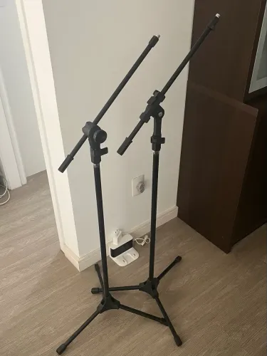 2 tripés RMV para microfone