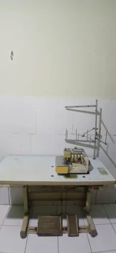 Máquina de Costura Industrial Overlock Singer