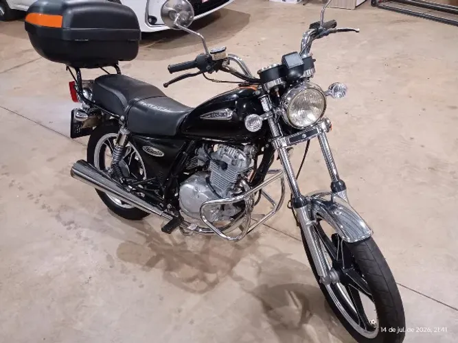 Suzuki Intruder 125 2009 com acessorios