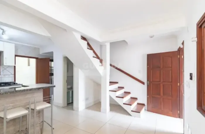 Casa estilo Sobrado com 3 dormitórios sendo 2 suíte para alugar no bairro Teresópolis.