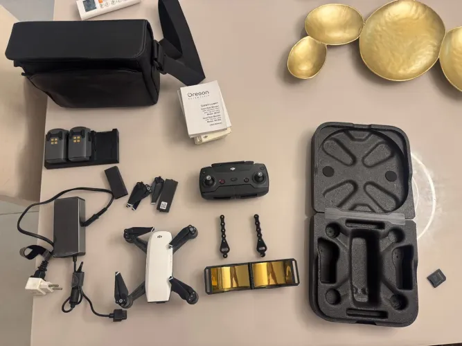 Drone DJI Spark Fly More Combo - 2 Baterias + Controle + Acessórios