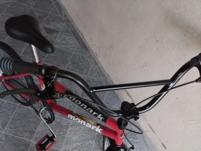 Bicicleta aro 20 bmw crros vendo ou troco por outra de menor valor um bom ? para seu filh