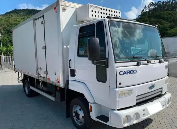 Ford Cargo 815 Baú Refrigerado 2012