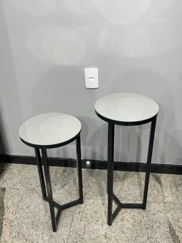 Mesa de canto lateral com espelho 