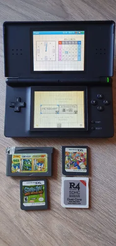Nintendo DS lite com vários jogos carregador original em ótimo estado 