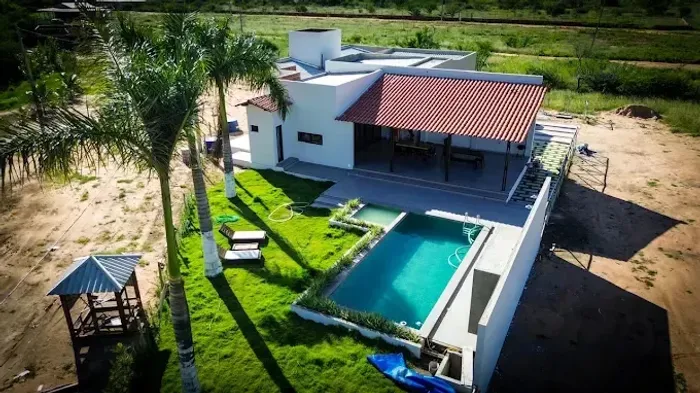 Chácara com piscina disponível para aluguel anual