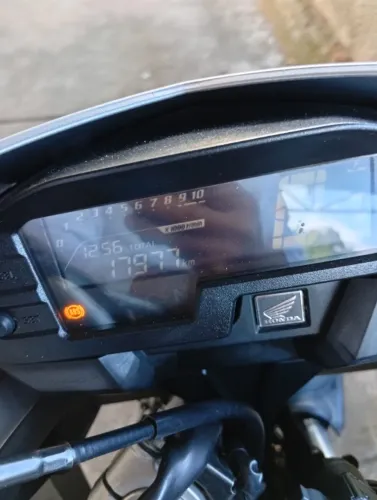 Vendo XRE 300 zera manual chave reserva 
