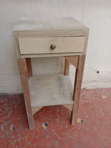 Bancada de madeira média com gaveta