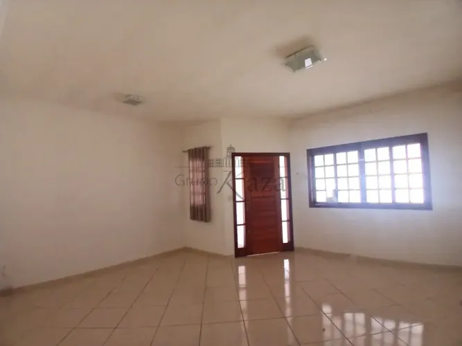 Casa com Edícula - Jardim Satélite - 3 Dormitórios - 180m².