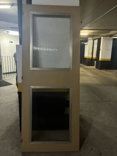 Porta dupla com vidro canelado 