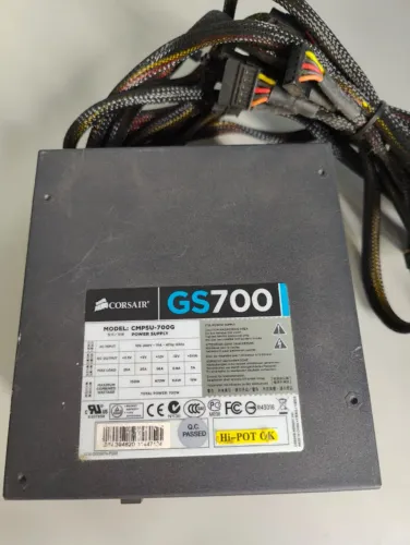 FONTE DE ALIMENTAÇÃO - CORSAIR GS700 (80 PLUS)