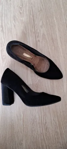 Scarpin em veludo tam 38 muito confortável