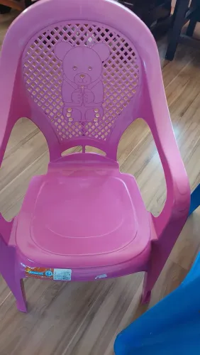 Conjunto de mesa e cadeira para criança