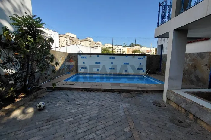 Casa ampla de 4 Quartos com piscina no Pechincha