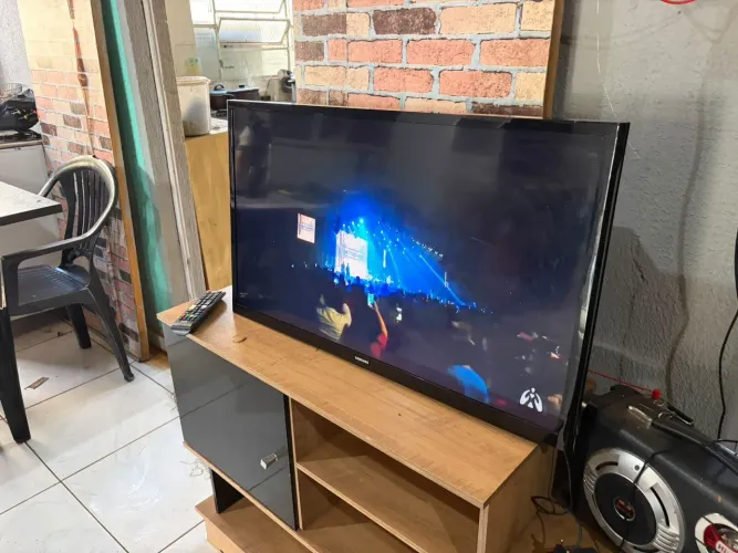 Tv Samsung smart 32 polegadas *não tem pés* funcionando perfeitamente ((ENTREGO GRATIS))