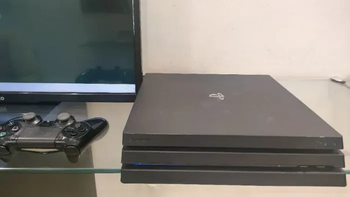 PS4 Pro 4K HD 1TB "1000 gigas" + Controle + Cabos, Vendo ou troco, Parcelo até 12X