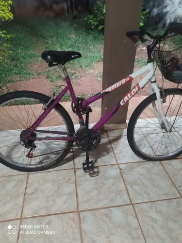BICICLETA CALOI COM CESTINHA - EM BOM ESTADO
