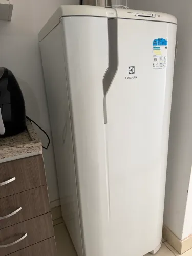 Geladeira Electrolux branca