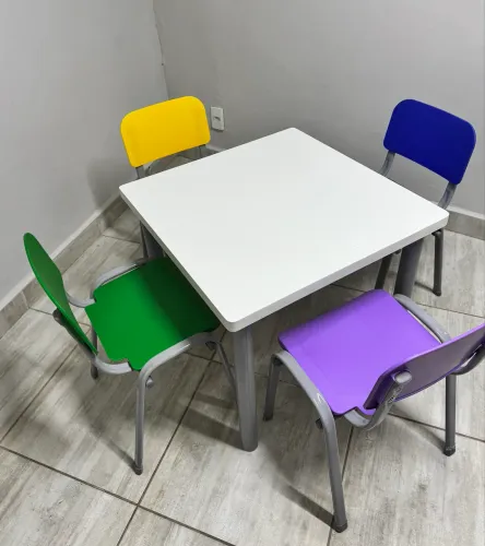 Conjunto de Mesa Infantil Kids c/4 Cadeiras apenas R$ 599 (cada)