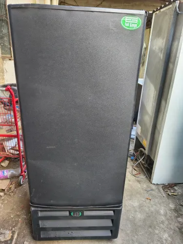 Vendo freezer cervejeira metalfrio funcionando perfeitamente dependendo do lugar entrego 