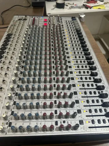 Mesa de som