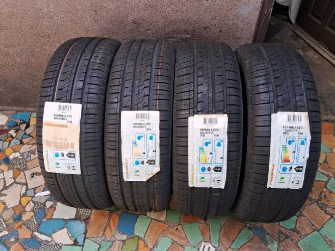 Jogo com 4 pneus novos sem uso da marca Pirelli fórmula evo na medida 195/65/15