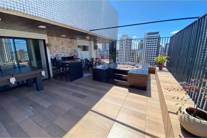 Vendo Duplex Cobertura em Candeias com Jacuzzi 5 qts sendo 3 suites 5 banheiros 274m2