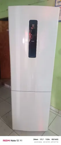 Geladeira eletrolux inverse semi nova 