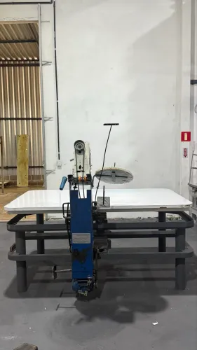 Máquina de Costurar Colchão e Mesa Grande Queen.