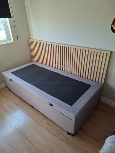 Cama Box Solteiro com Baú + Cabeceira Ripada em MDF