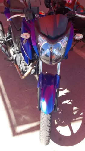 Vendo linda moto, 150 cilindradas, moto no meu Nome, sou o primeiro dono 