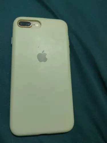iPhone 8 plus em perfeito estado só com trinco na traseira