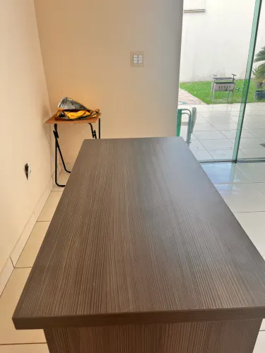 Mesa planejada MDF conservada 