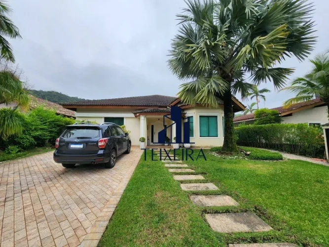 Casa a venda no condomínio Granville, 4 dormitórios, com lazer privativo