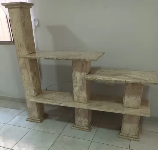 Rack/estante de mármore Travertino