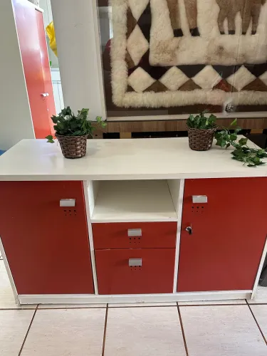 Aparador / Armário de Arrumação Moderno - Bom Estado