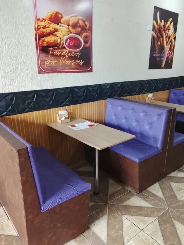Mesas e sofás booth para açaiteria e lanchonetes